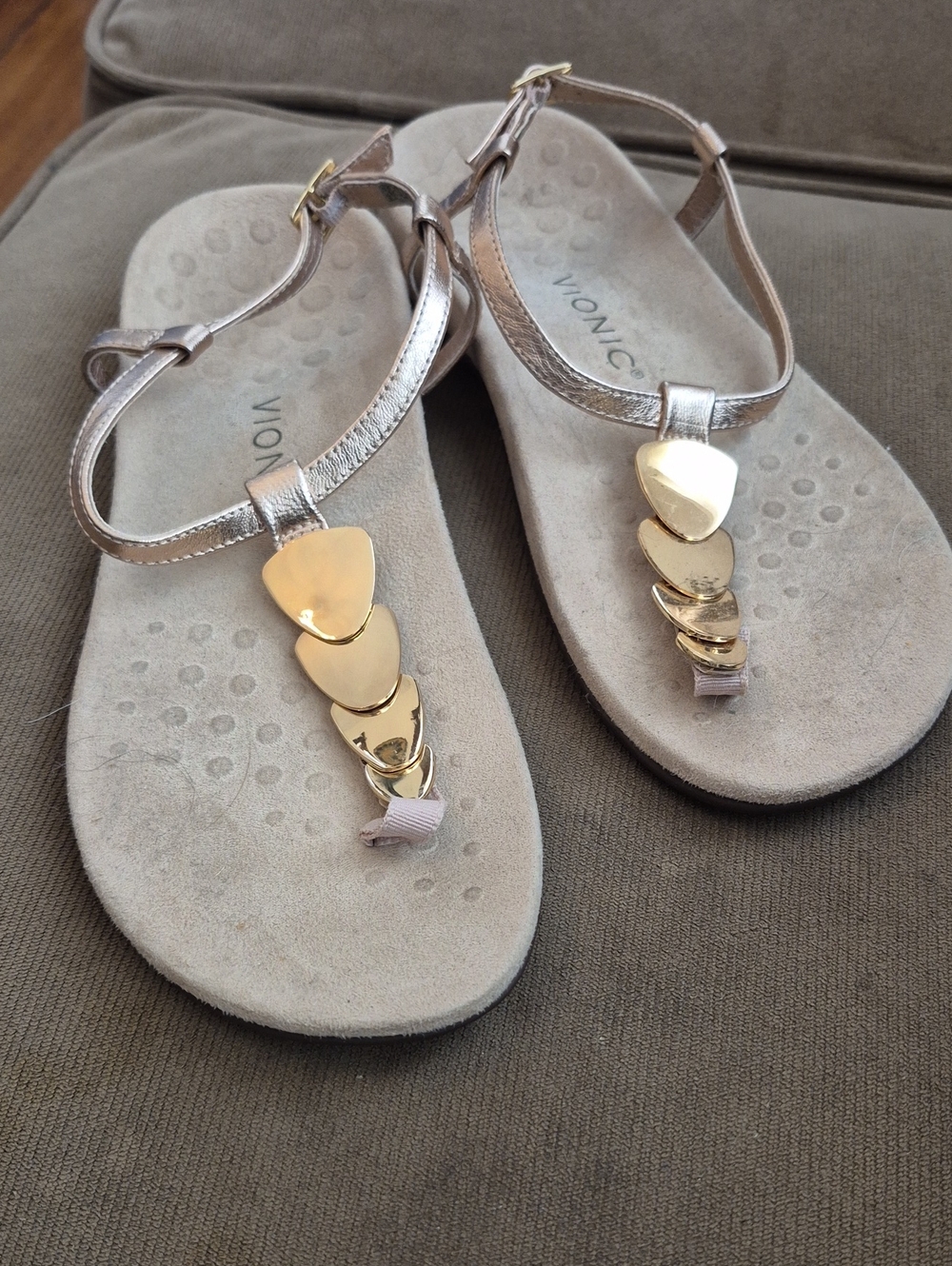Vionic Metallic Rose Gold T-Strap Sandal with Gold Accents Size 9.5 USA 7.5 UK